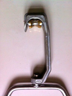 Roller hook with gambrel